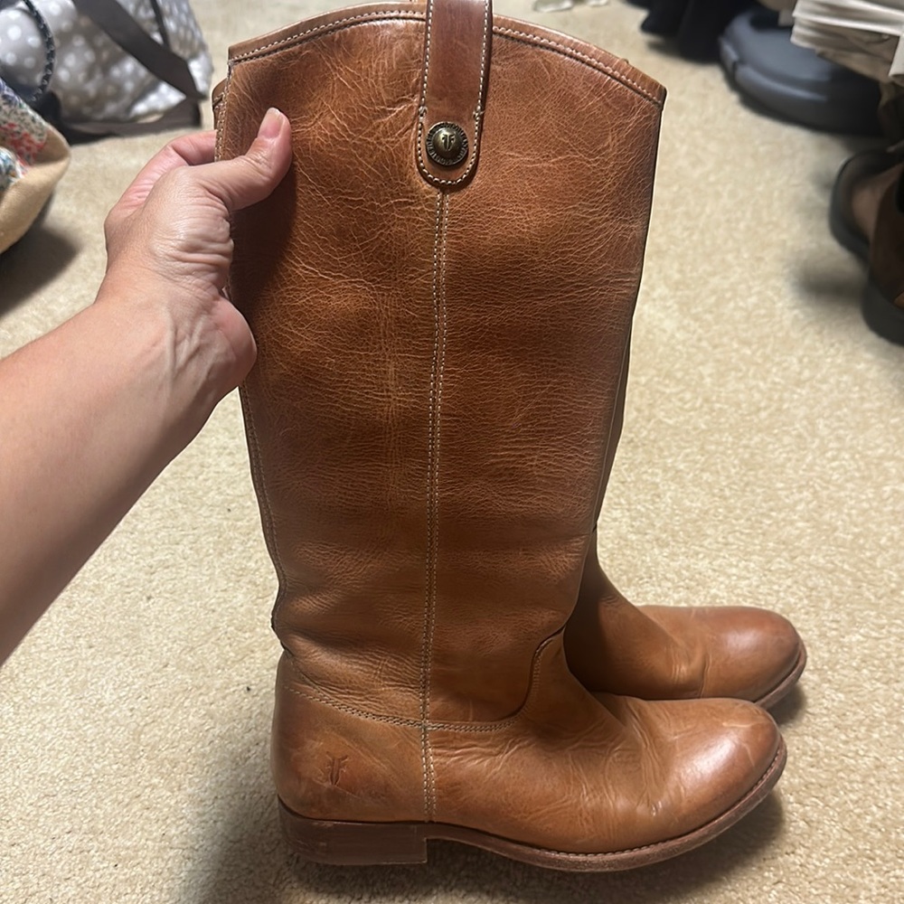 Women’s Frye boots 8M honey color
